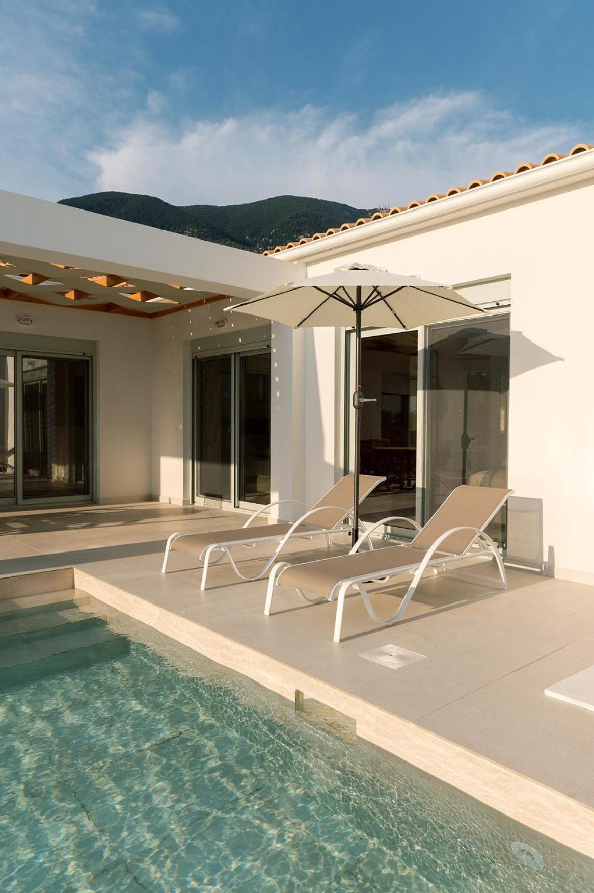 Kira * Trapezaki (Kefalonia)